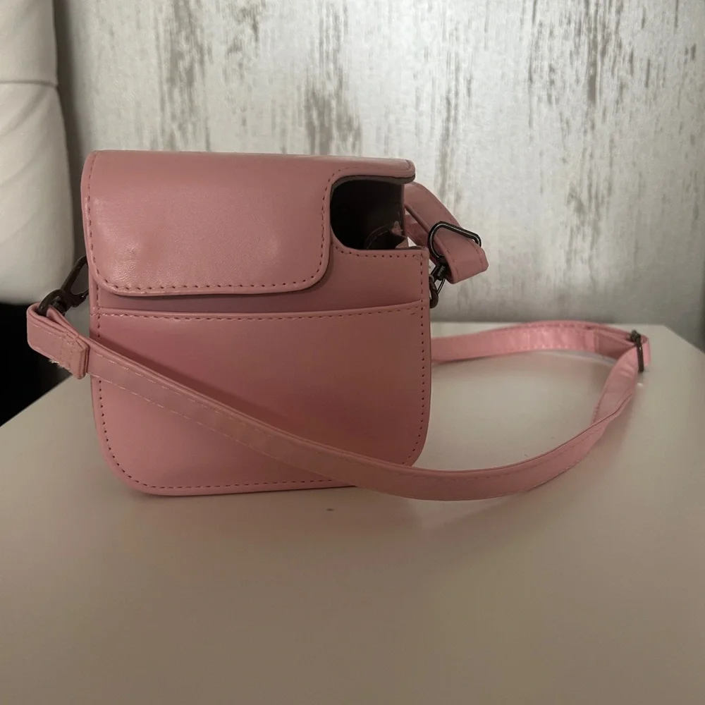 Fujifilm Instax Mini 9 in Vibrant Pink